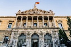 スペインのマドリッドにあるスペイン国会議事堂。