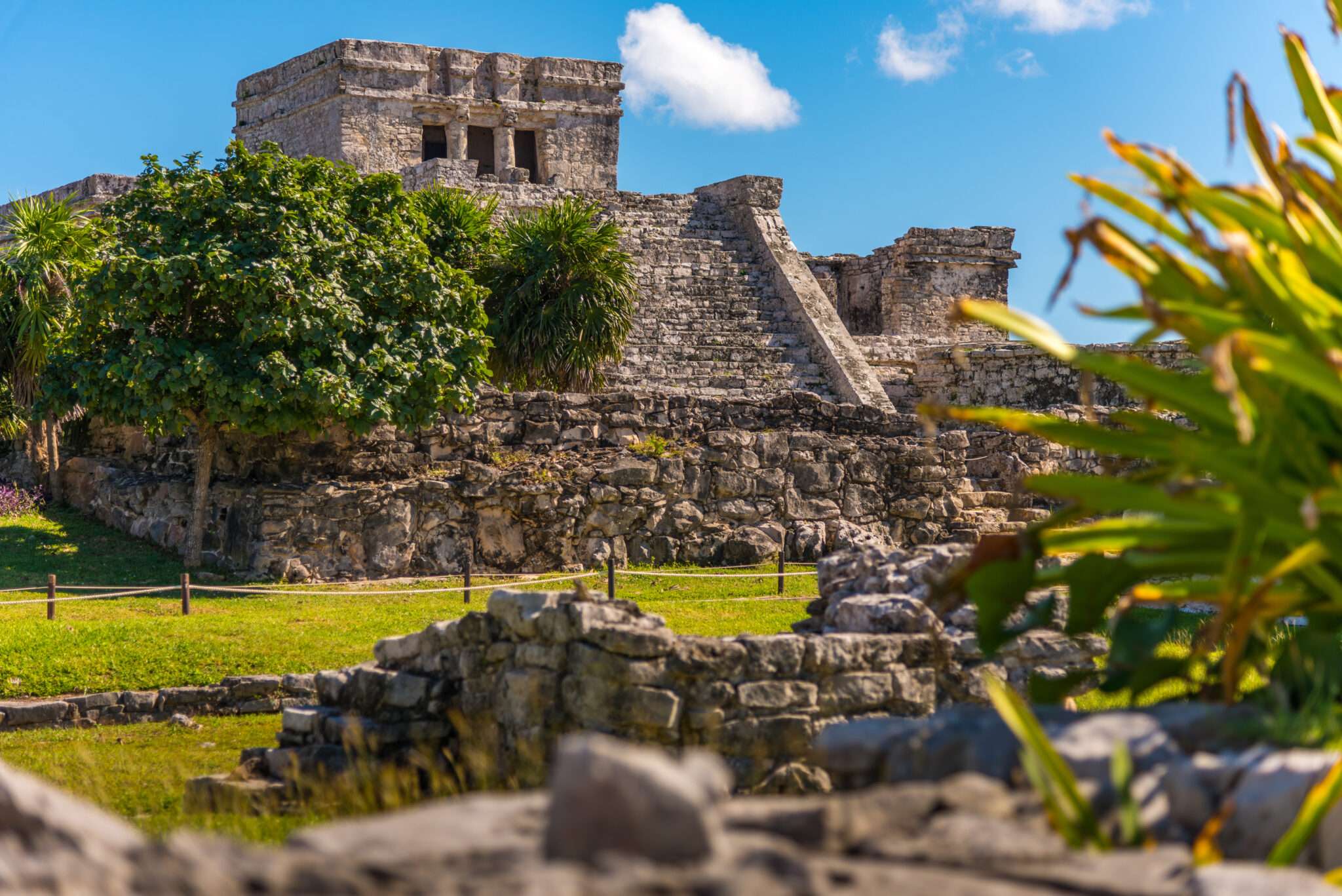 メキシコのトゥルムの遺跡は、マヤとスペインの影響が融合した魅力的な遺跡です。